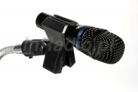Przykładowy mikrofon w uchwycie statywu MFJ-390
